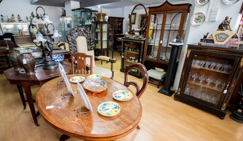 Peter's Antiques