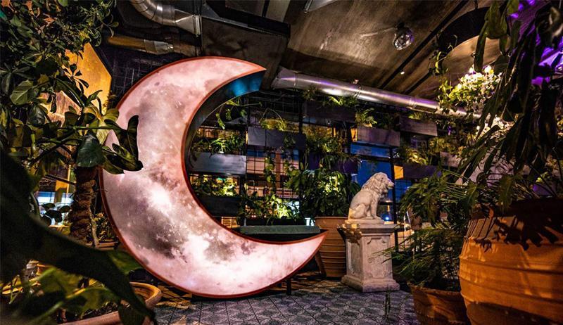Moon Lounge Bar