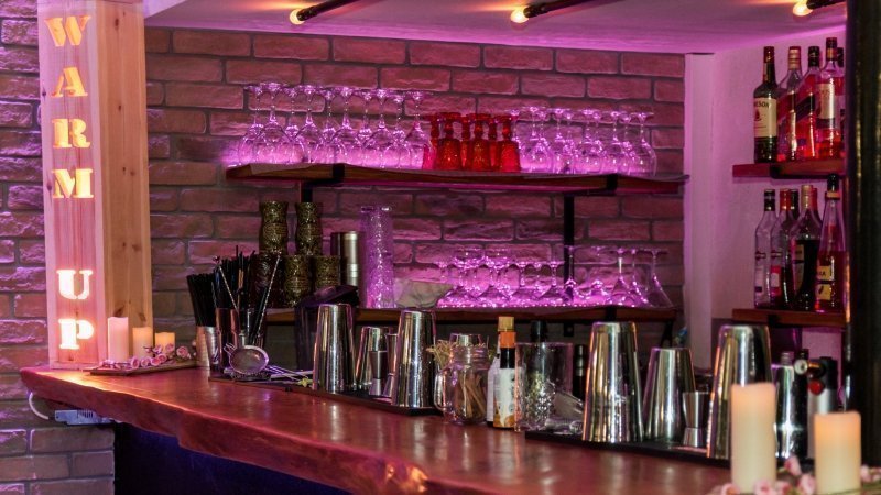 Warm Up Cocktail Bar